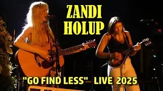 Zandi Holup: 