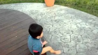 光屁屁ㄉ傢伙到處跑.MOV