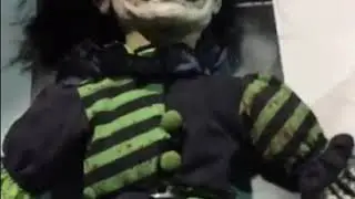 Halloween Party Expo 2020 - Chatters  Clown Doll (green)