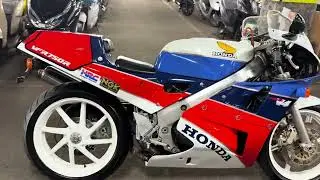 VFR750R (RC30)