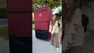 WORLD&rsquo;S LARGEST SUITCASE