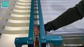 Fabric cutting table for roller blinds of U type