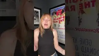 Исполнителю песни &laquo;Rockin Around the Xmas Tree&raquo; было 13 лет?!?