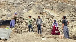 🏔️✨ A hut in the heart of the mountains: the life of a nomadic family 🏕️🌲