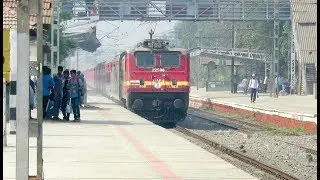 Mega Offlink BZA WAP4 with Stunning LHB Swaraj Express Rattles Past Bhilad : Indian Railways