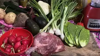 Una carnita azada con nopales , cebollitas , ensalada y guacamole, esto fue nuestra cena de navidad