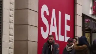 Bargain hunters hit London streets for Boxing Day sales