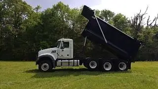 2017 MACK GRANITE GU713