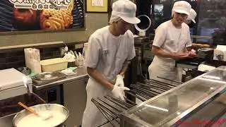 Taiyaki (鯛焼き fish shaped waffles) -  Tokyo Street Food
