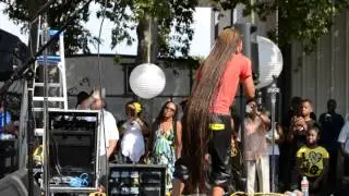 Erykah Badu Sings at Naturally Isis Hair Parade
