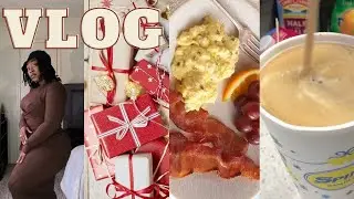 VLOG: Christmas Day, Feeling Unmotivated & Vision Board Party | The Cocoa Collection