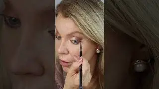 N&atilde;o erre mais na sombra se voc&ecirc; tem a p&aacute;lpebra ca&iacute;da. #maquiagem #olhos