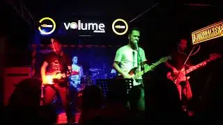 Umut Kaya-Öpüyorum (Canlı Performans)