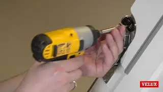 VELUX roof window - exchanging of pivot hinges