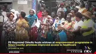 Le secr&eacute;taire permanent Raymond Omollo accueille des veuves dans le cadre d'un programme d'autono...