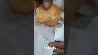 Trying 7-Eleven India popular Indian snack Samosa #unboxing #7elevenindia #samosa