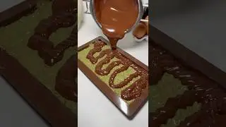 Pr&eacute;paration du chocolat de Duba&iuml; 🍫💚✨#asmr #asmrsounds #dubaichocolate #chocolate #dubai