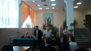 Диме выдали диплом Урааааа