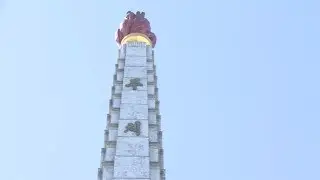 Иностранные гости посетили Монумент идей чучхе