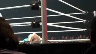 RAW Beth Phoenix/Eve vs Bella Twins 21-4-2012