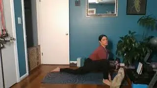30-Minute Beginner Yoga for Hips | Gentle, Low-to-the-Ground Flow to Relax & Unwind