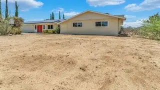 7592 Hanford Avenue, Yucca Valley, CA Presented by Laura Lake.
