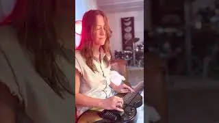 &ldquo;Mockingbird&rdquo; #slideguitar intro courtesy of the slide queen 👸👸&nbsp;#larkinpoe