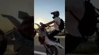 Bike❤️&zwj;🔥#supermoto #husqvarna #ktm #supermot #wheelie #stuntriding #4stroke #motolife #exc #stunt