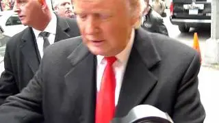 President Donald Trump signing autographs in person. E1autographs