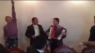 Мындай үн чанда кездешет / Токон Эшпаев агабыздын ырын мыкты ырдаган Арген Мырза! / 2015
