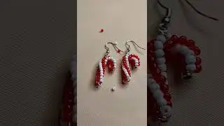 Christmas Candy Cane Beaded Earrings | Korina's Lab DIY project #diyjewelry #christmasearrings