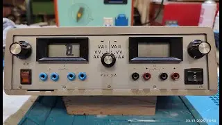 Dualnetzteil für AC und DC, vollkommen analoge Schaltung und mechanische Einstellung.