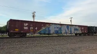 Union Pacific MPUNY train waves at Railfanners