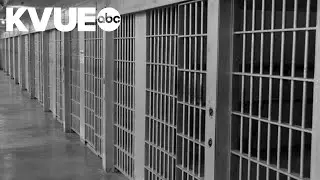 Travis County corrections officer charged for allegedly trading chicken wings for cash