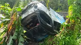 BUS AKDP TERJUN KEJURANG JEMBATAN KIAMBANG PADANG PARIAMAN