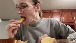 CHALLENGE: Me eating McDonald&rsquo;s spicy snack wraps and Chicken McNuggets with Spicy Buffalo sauce 🥵