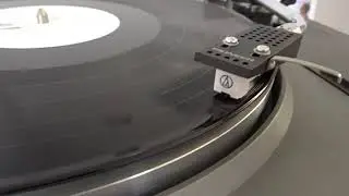 Pioneer PL 112D Vintage Turntable Demonstration Playing Eurythmics - Love Is A Stranger