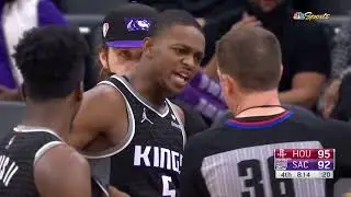 De&rsquo;Aaron Fox  gets a Flagrant Foul Penalty 2 and has been ejected from the game