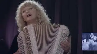Lydie Auvray spielt 