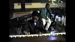 Harintsoa RAKOTOARIMALALA (12 ans) concert piano classique en 2000 &agrave; AMBOHIMAMORY