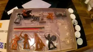 DDR Spielzeug/ East German Toys..... INDIANER HOBBY- SET.....Indianer zum selber bemalen....
