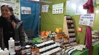 На стенде в Nature Bazaar в Нью-Дели представлен широкий ассортимент органических и травяных това...