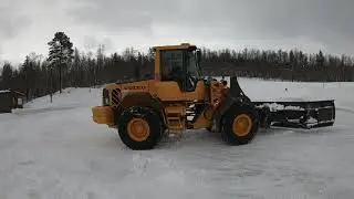Volvo L90f with YPV snow plow