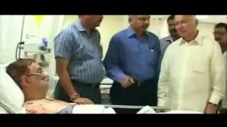 Sushilkumar Shinde visits Nand Kumar Patels family