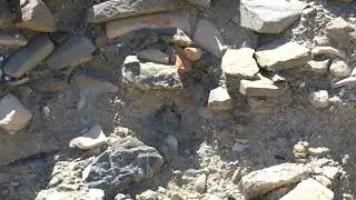 Astypalea - Cisterna romana profonda 5 metri e reperti greco/romani sul bordo di un sentiero