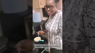 Eat scrambled eggs with myyummykitchen74