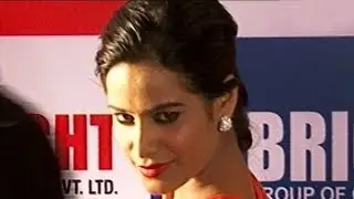 Poonam Pandey reacts on models stripping for politicians