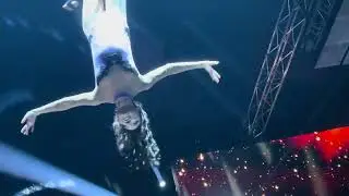 Absolutely incredibly no words performance in London Christmas - female 