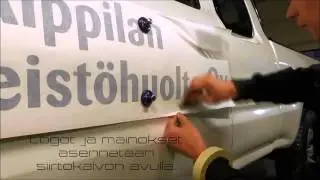 Auton mainosteippaus - helmi&auml;isvalkoinen yliteippaus + logot