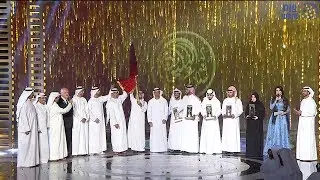 هزاع بن زايد يشهد ختام شاعر المليون ويكرم الفائز باللقب والبيرق.